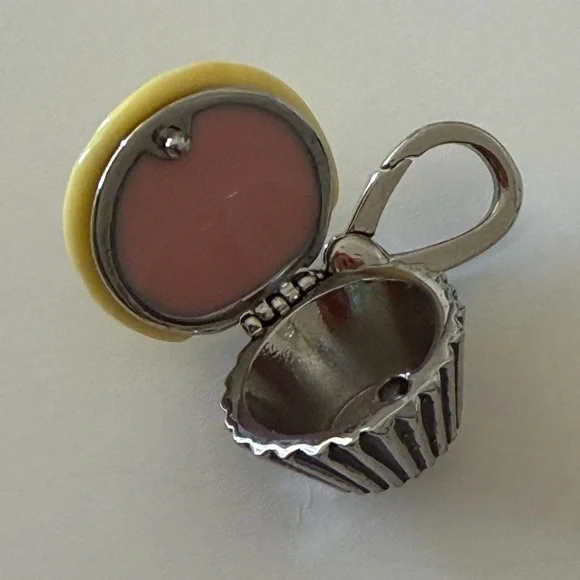 Juicy Couture Yellow and Purple cupcakes charms - Picture 1 of 7